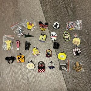 Lot of 25 Disney pins assorted